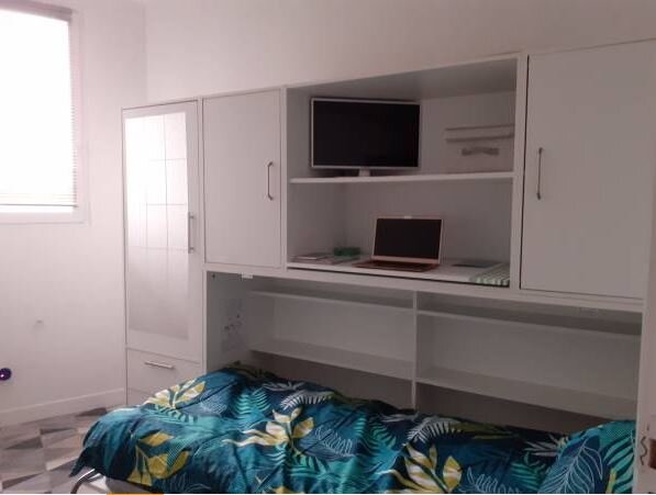 Chambre avec sdb privée dans petit duplex proche Paris