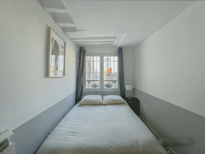 Chambre privative dans appartement au centre de Paris