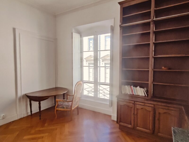 Appartement 2 chambres au cœur de Nîmes : Élégance et confort absolu !