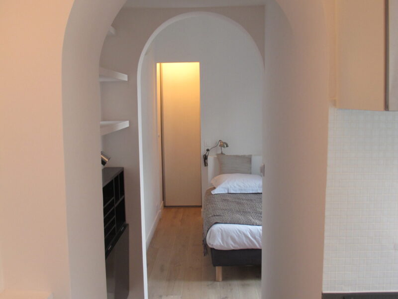 BEAU STUDIO ENSOLEILLÉ PARIS 9ème (GRANDS BOULEVARDS)