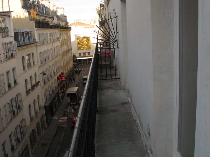 BEAU STUDIO ENSOLEILLÉ PARIS 9ème (GRANDS BOULEVARDS)