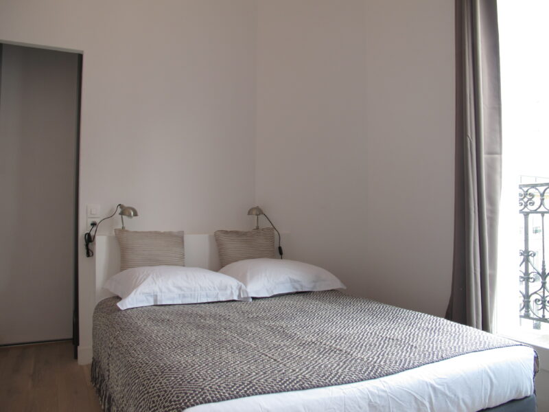 BEAU STUDIO ENSOLEILLÉ PARIS 9ème (GRANDS BOULEVARDS)